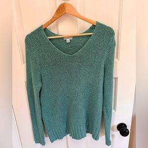 Croft & Barrow v-neck sweater, women’s size L. Great color and texture.